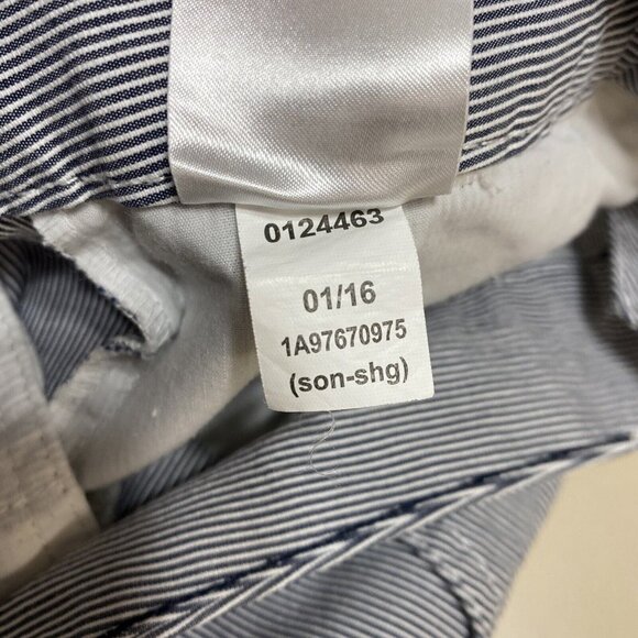 TOMMY HILFIGER WOMEN’S‎ BERMUDA SHORT BLUE AND WHITE STRIPES SZ 4 - Picture 6 of 7